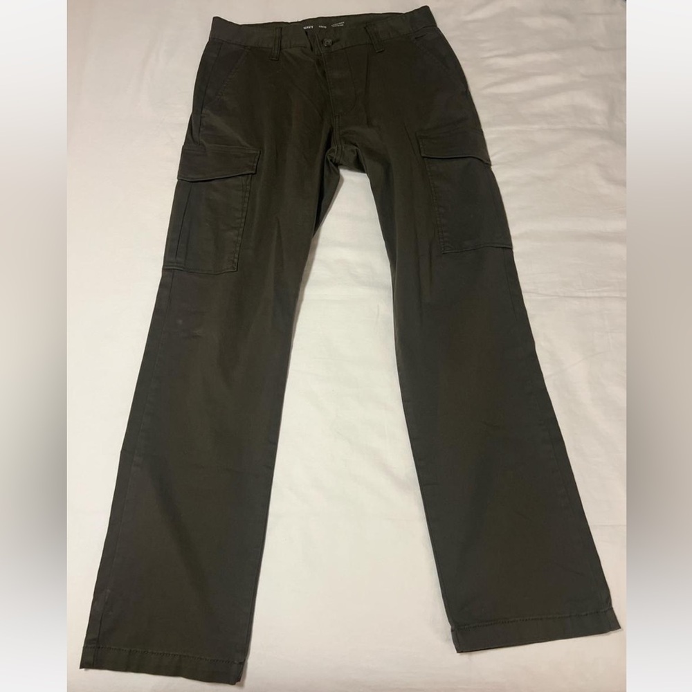 Old Navy Men's Cargo Pants in Deep Olive